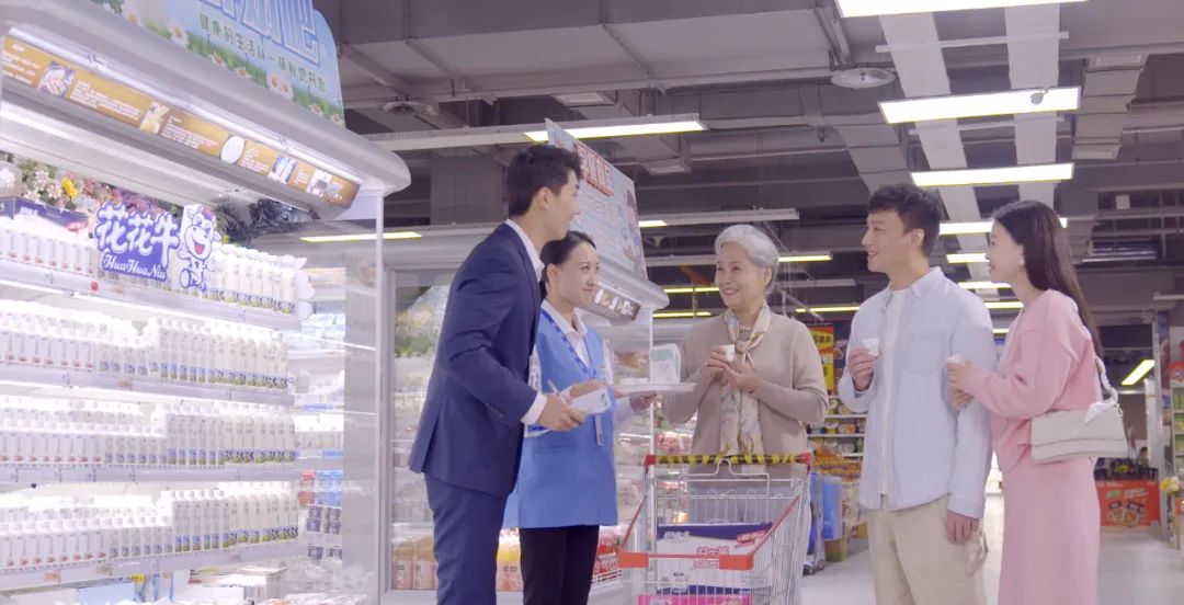 点赞！河南日报要闻02版——报道LD官方电竞（中国）有限公司官网乳业集团郑州分公司乳制品生产场景，彰显LD官方电竞（中国）有限公司官网乳业集团发展新活力