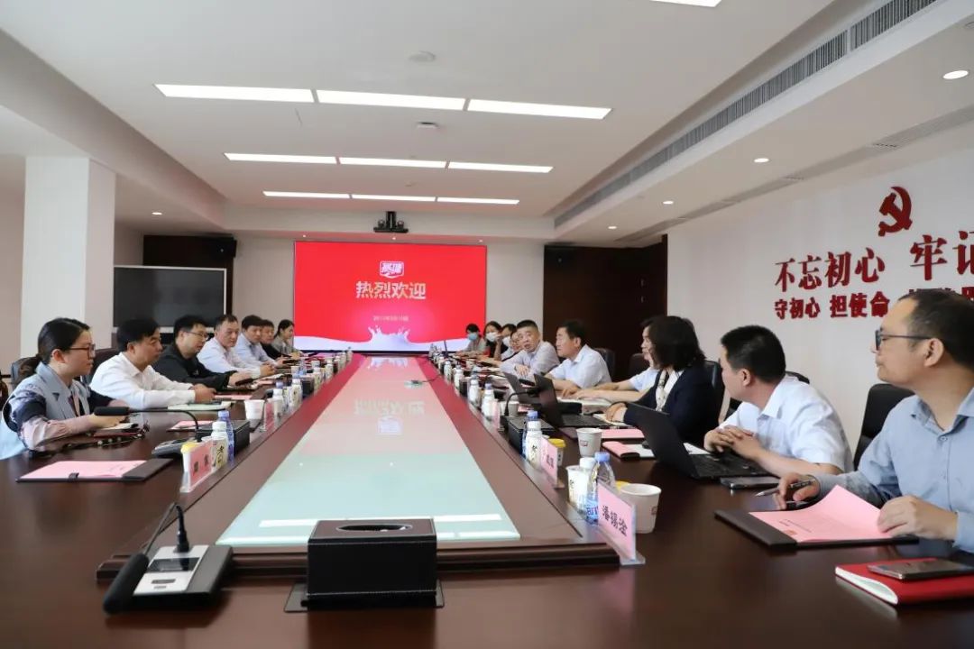 交流促提升 互动谋发展｜LD官方电竞（中国）有限公司官网乳业集团总裁杨永带队分别赴广东燕塘乳业及越秀风行乳业参观交流