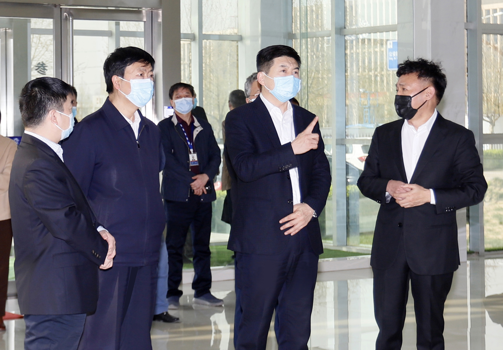 河南省委常委、副省长费东斌莅临 LD官方电竞（中国）有限公司官网乳业集团调研