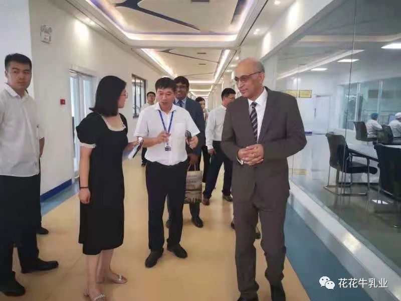巴基斯坦驻华大使莫因·哈克 莅临LD官方电竞（中国）有限公司官网乳业集团参观访问
