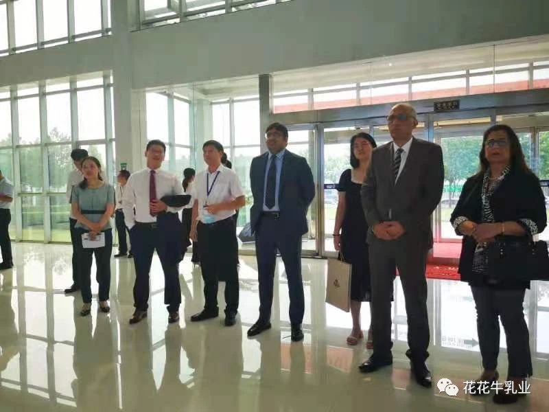 巴基斯坦驻华大使莫因·哈克 莅临LD官方电竞（中国）有限公司官网乳业集团参观访问