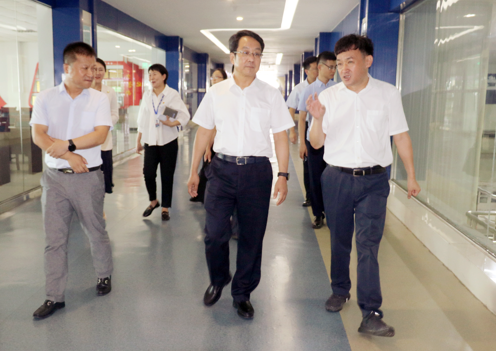 河南省高级人民法院院长胡道才一行莅临LD官方电竞（中国）有限公司官网乳业集团开展“万人助万企”活动 助力企业发展