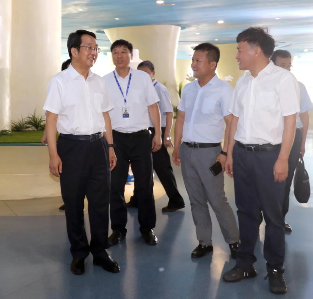 河南省高级人民法院院长胡道才一行莅临LD官方电竞（中国）有限公司官网乳业集团开展“万人助万企”活动 助力企业发展