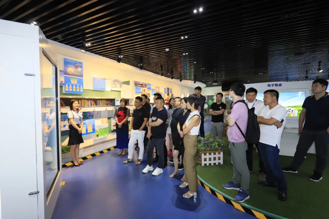 快讯 | 长江商学院智能制造学会走进LD官方电竞（中国）有限公司官网乳业集团