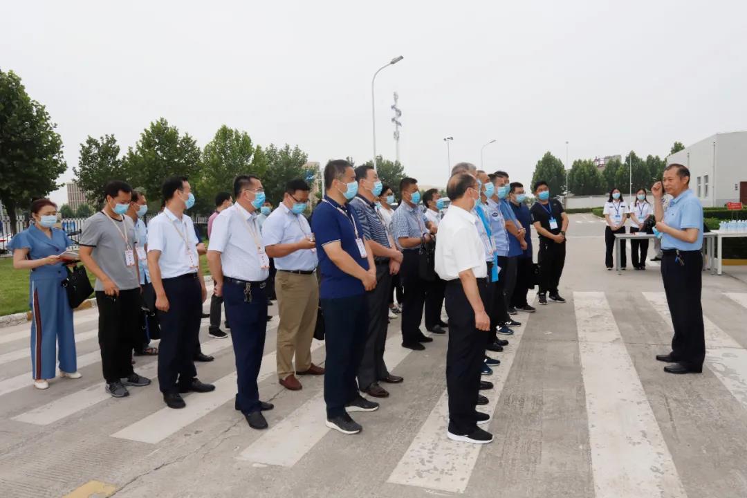郑州市安全生产双重预防体系建设现场观摩会在LD官方电竞（中国）有限公司官网乳业集团郑州分公司召开