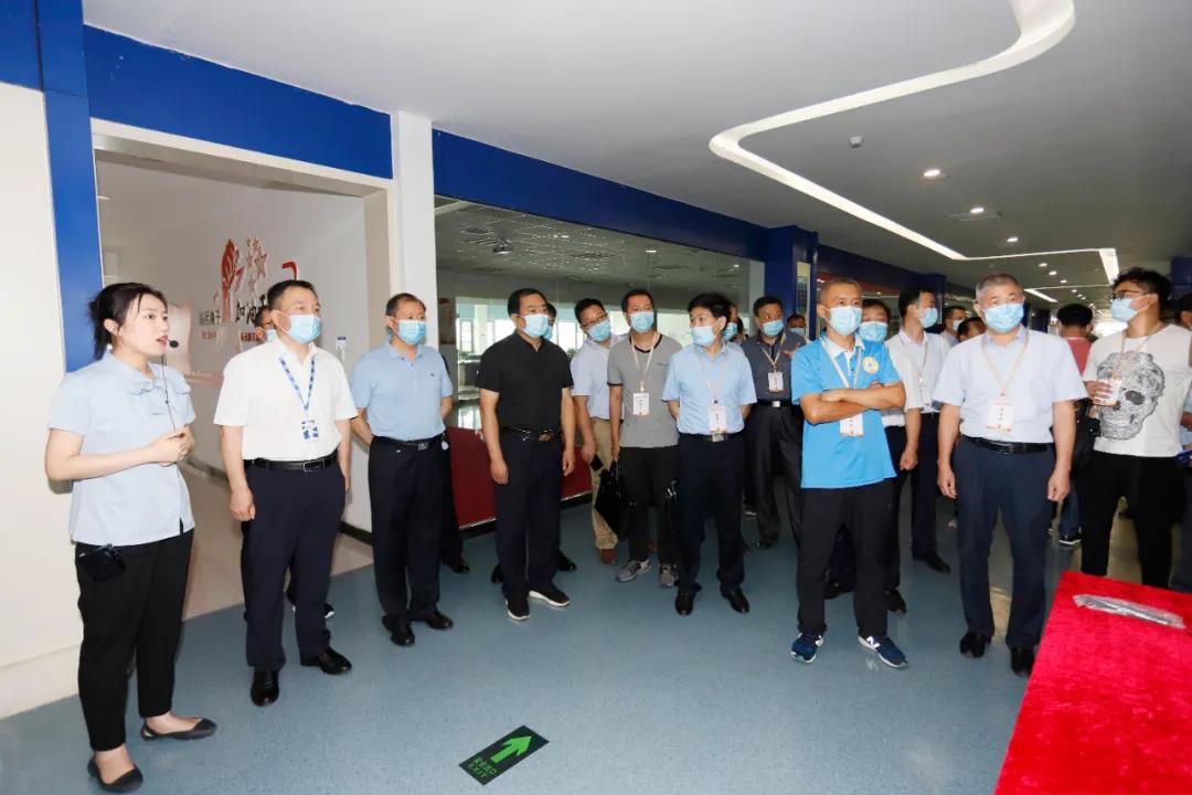 郑州市安全生产双重预防体系建设现场观摩会在LD官方电竞（中国）有限公司官网乳业集团郑州分公司召开