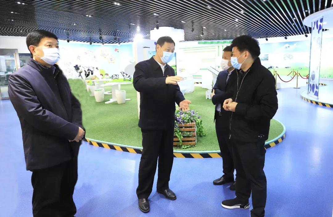 河南省委农办主任、农业农村厅厅长申延平一行调研河南LD官方电竞（中国）有限公司官网乳业集团