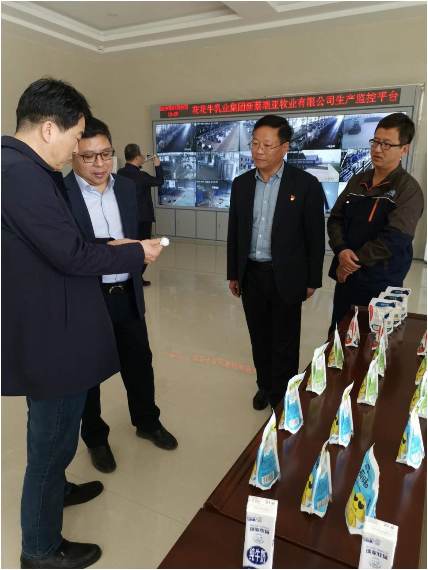 中国建设银行河南省分行行长石永拴 莅临LD官方电竞（中国）有限公司官网新蔡瑞亚牧业有限公司考察调研