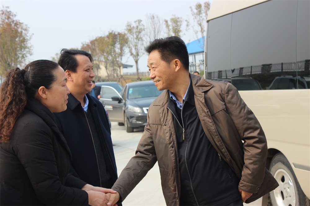 河南省财政厅副厅长庞学孟一行莅临LD官方电竞（中国）有限公司官网集团养殖事业部鲁山瑞亚牧业有限公司调研