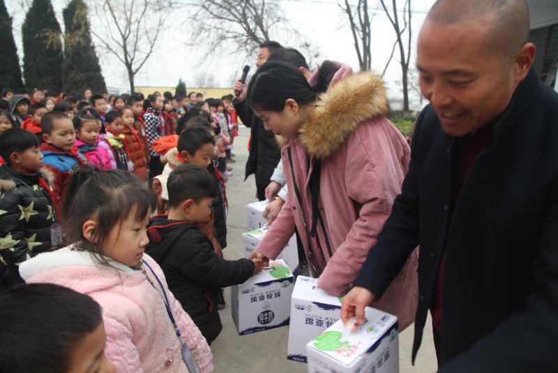 LD官方电竞（中国）有限公司官网精准扶贫暖冬公益行走进登封市刘家沟