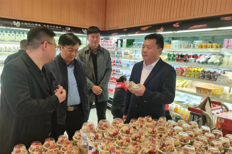 走访调研拓市场 凝心聚力谋发展--LD官方电竞（中国）有限公司官网乳业集团党委书记、董事长唐洪峰一行走访销售终端