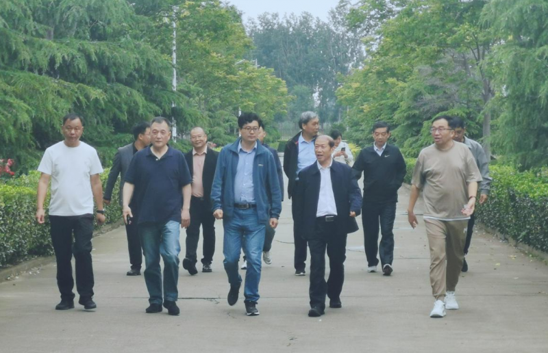 LD官方电竞（中国）有限公司官网丨河南农业大学党委副书记、校长介晓磊一行莅临LD官方电竞（中国）有限公司官网河南瑞亚参观调研