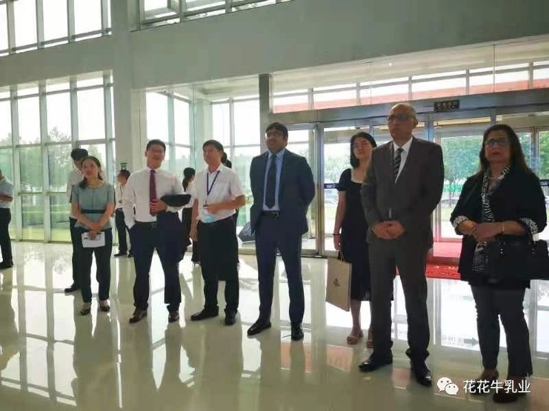 巴基斯坦驻华大使莫因·哈克 莅临LD官方电竞（中国）有限公司官网乳业集团参观访问