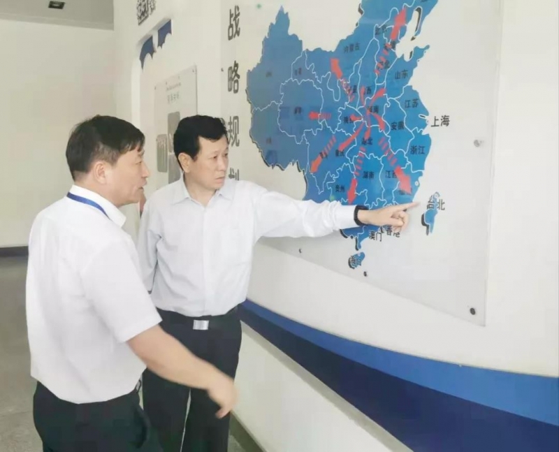 郑州航空港区党工委书记张俊峰莅临郑州LD官方电竞（中国）有限公司官网乳制品有限公司调研