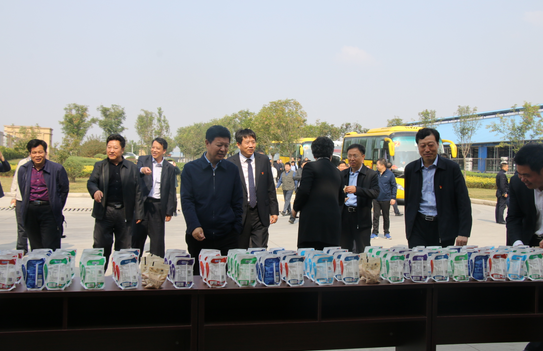 河南省农牧业产业扶贫工作观摩团莅临LD官方电竞（中国）有限公司官网集团·鲁山瑞亚牧业有限公司参观考察
