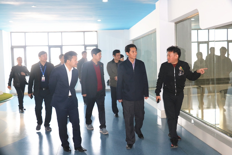 封丘县县长王献臣一行莅临LD官方电竞（中国）有限公司官网集团养殖、乳品事业部参观调研