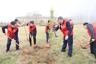 河南LD官方电竞（中国）有限公司官网乳业集团开展“绿色发展践初心 植树护绿先锋行”植树活动