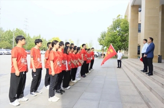 弘扬五四精神 激扬青春力量——河南LD官方电竞（中国）有限公司官网乳业集团开展青年徒步活动
